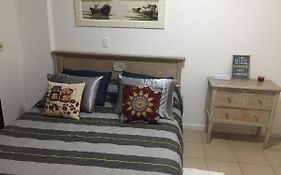 Flat 2 Dormitorios - 1 Quadra Da Praia - Pitangueiras / Guaruja